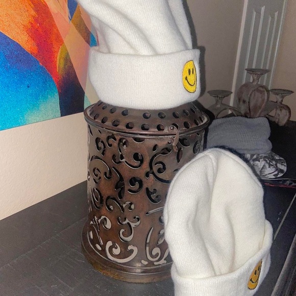 Men’s smiley face beanie matching set white headwear zumiez winter streetwear - Picture 12 of 15